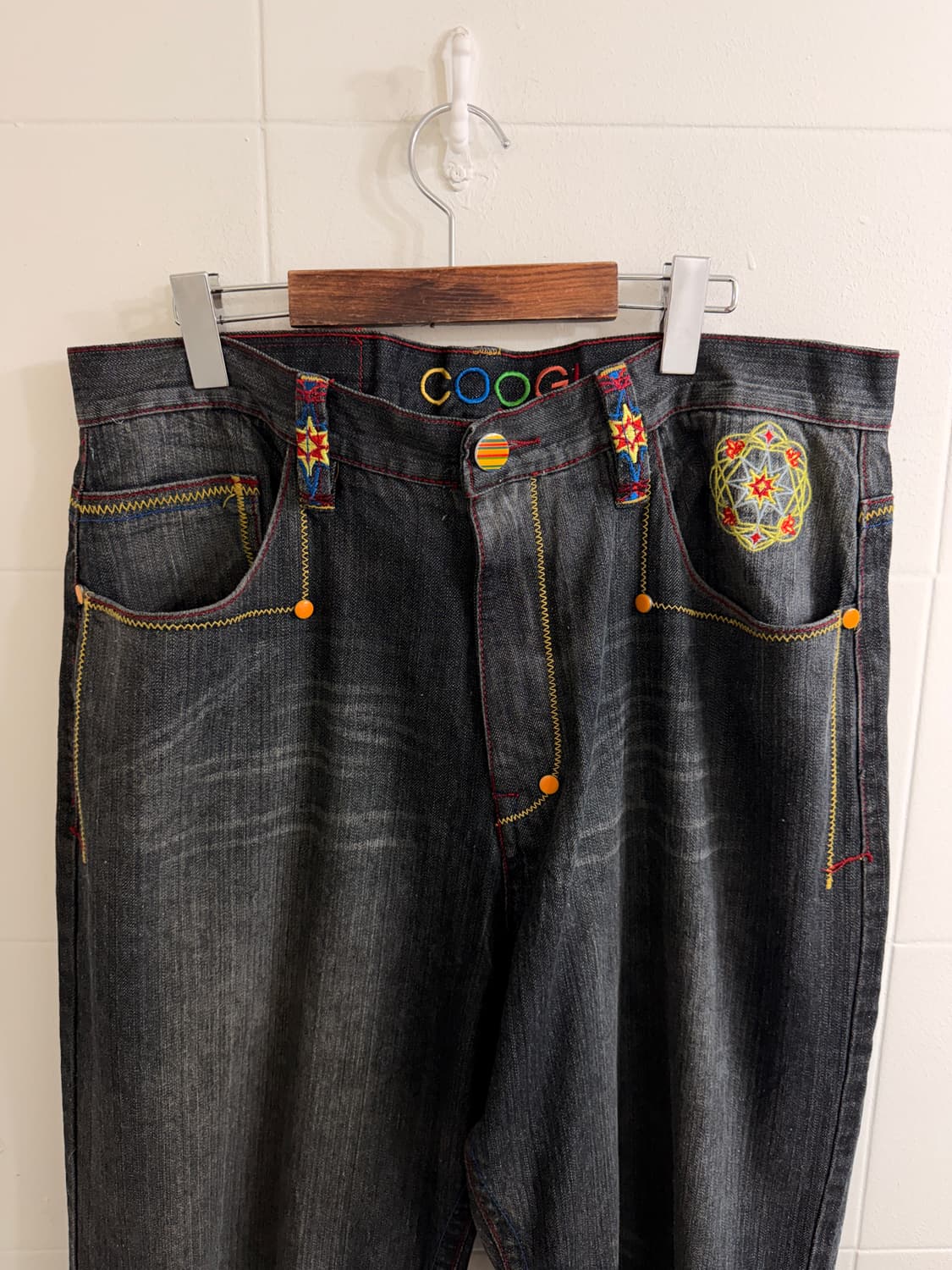 쿠지 패턴 자수 흑청 데님 팬츠 상품이미지4