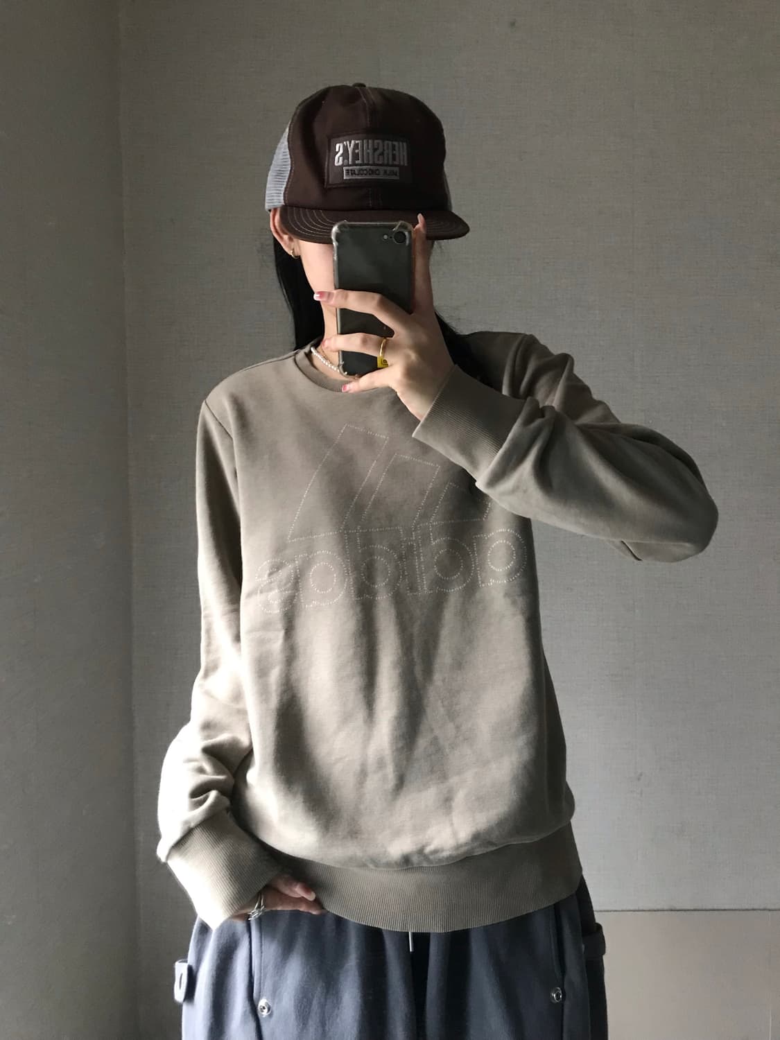 아디다스 카키 빅로고 맨투맨 상품이미지1