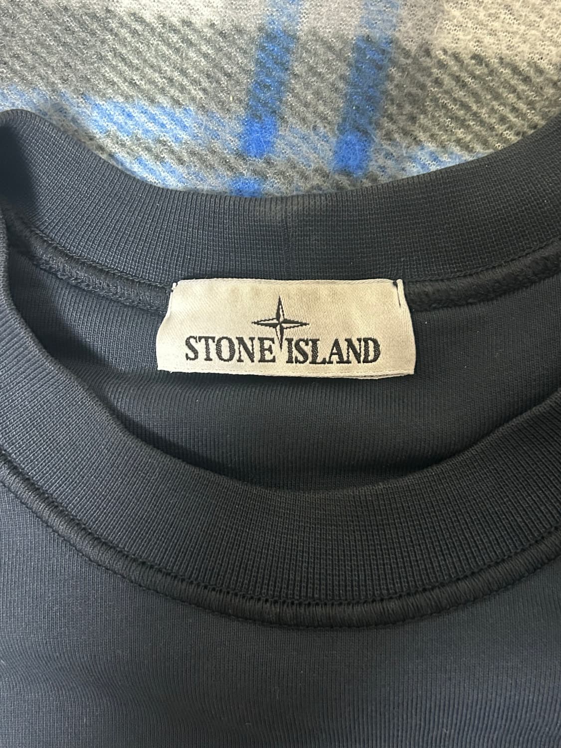 스톤아일랜드 24-25년식 네이비 맨투맨 상품이미지2