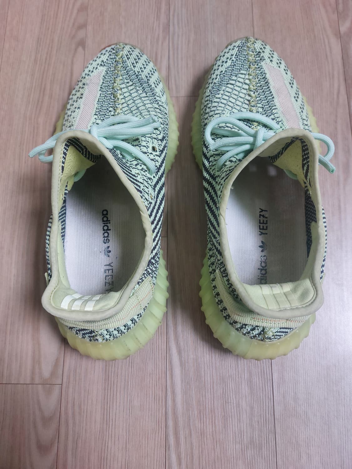 아디다스 이지 부스트 350 V2 이즈릴 - 논리플렉티브 상품이미지5