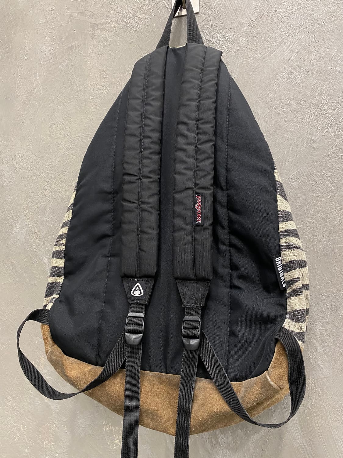 [37*54] Jansport 잔스포츠 지브라패턴 스웨이드 바텀 백팩 상품이미지9