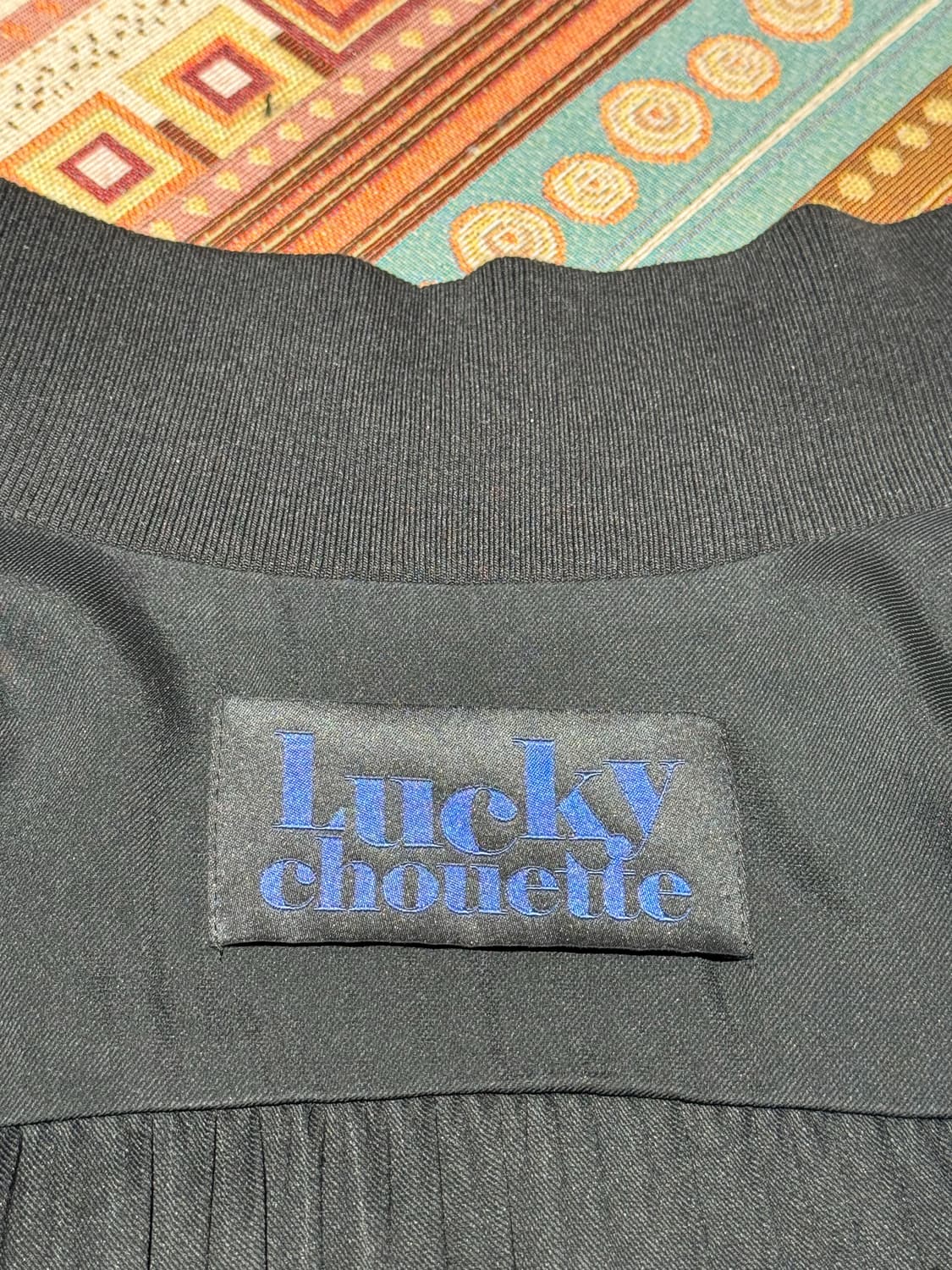 럭키슈에뜨 플리츠 쉬폰 지퍼 디테일 셔링 배색 로고 롱 원피스 36 상품이미지6