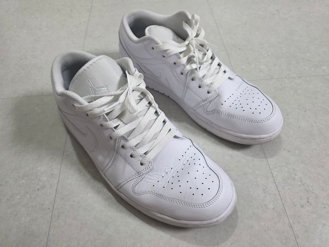 나이키 에어 조던 1 로우 트리플 화이트 300 상품이미지1