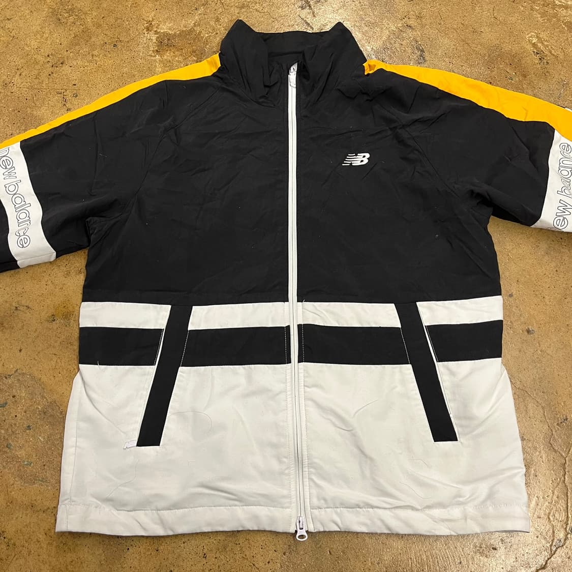 [정품/L] 뉴발란스 블랙 옐로우 바람막이 자켓 b15 상품이미지3