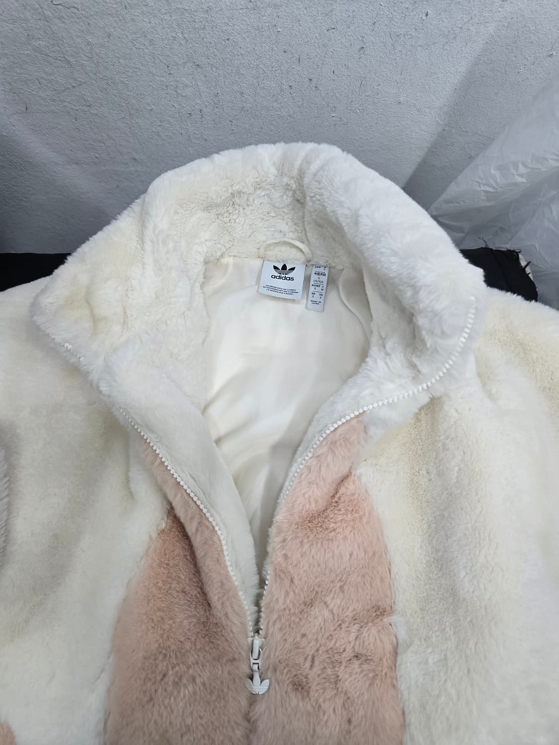 아디다스 빅로고 퍼 자켓 상품이미지4