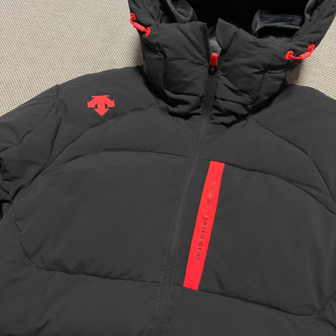 데상트 사이드로고 패딩 자켓 상품이미지2