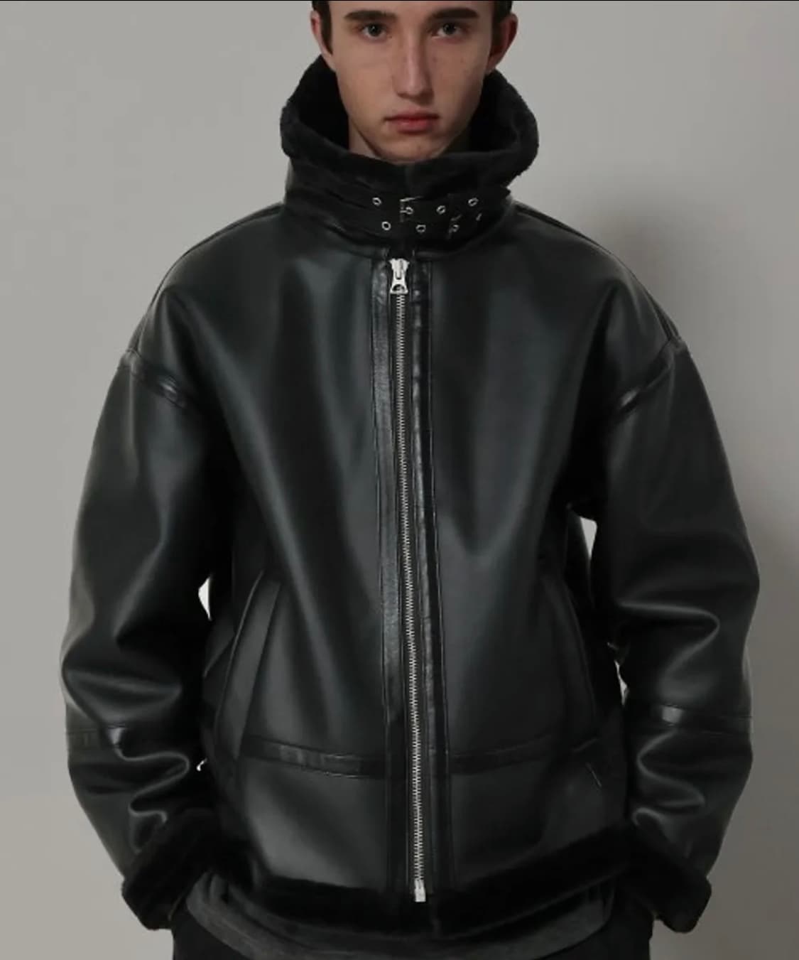 에이징씨씨씨 드롭숄더핏 B-3 무스탕 블랙 상품이미지1