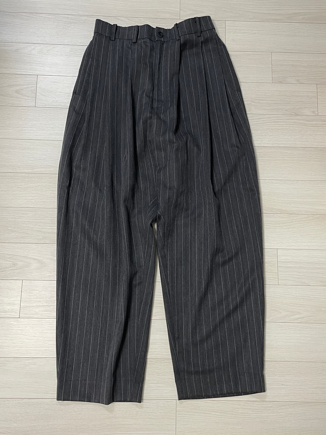 [0] 노운 와이드 테이퍼드 스트라이프 팬츠 상품이미지2