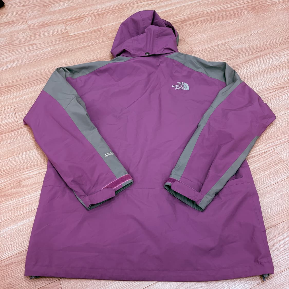 노스페이스 여성 고어텍스 바람막이 퍼플 그레이 95 (XL) 상품이미지8