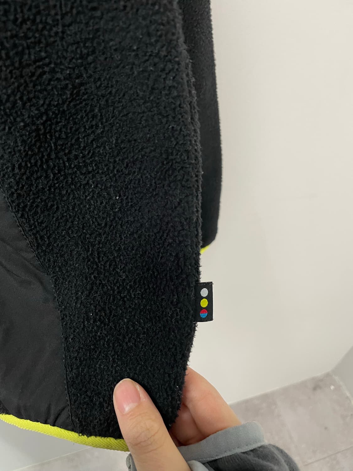 아이앱 스튜디오 x 아식스 블랙 플리스 H1366 상품이미지5