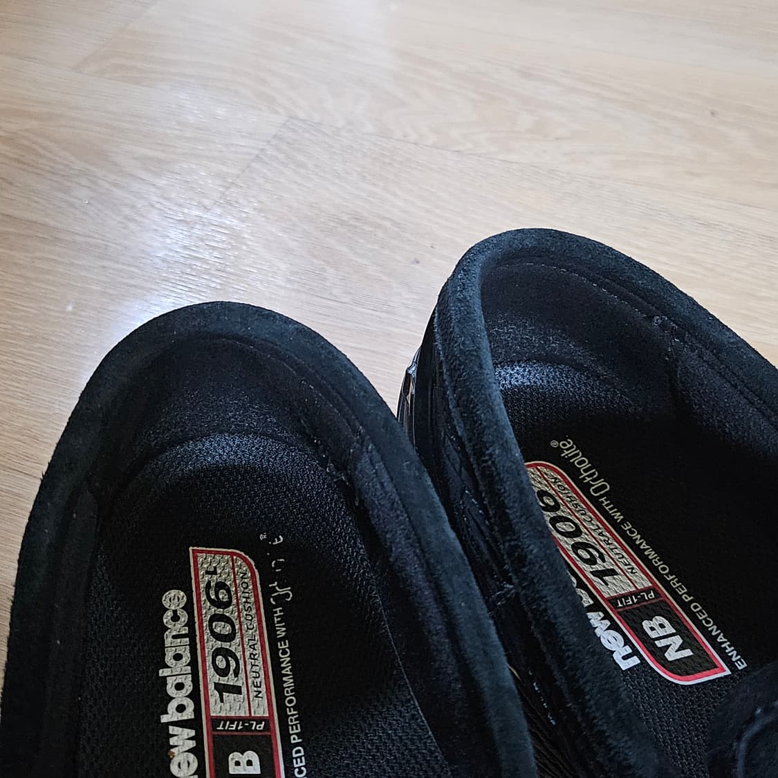 뉴발란스 스웨이드 로퍼 블랙 U1906LNT 상품이미지3