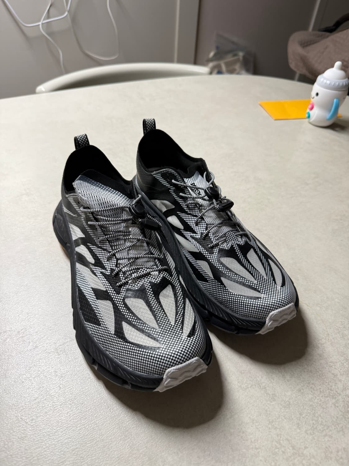 호카 마파테 스피드4 라이트 TS 블랙화이트 상품이미지1