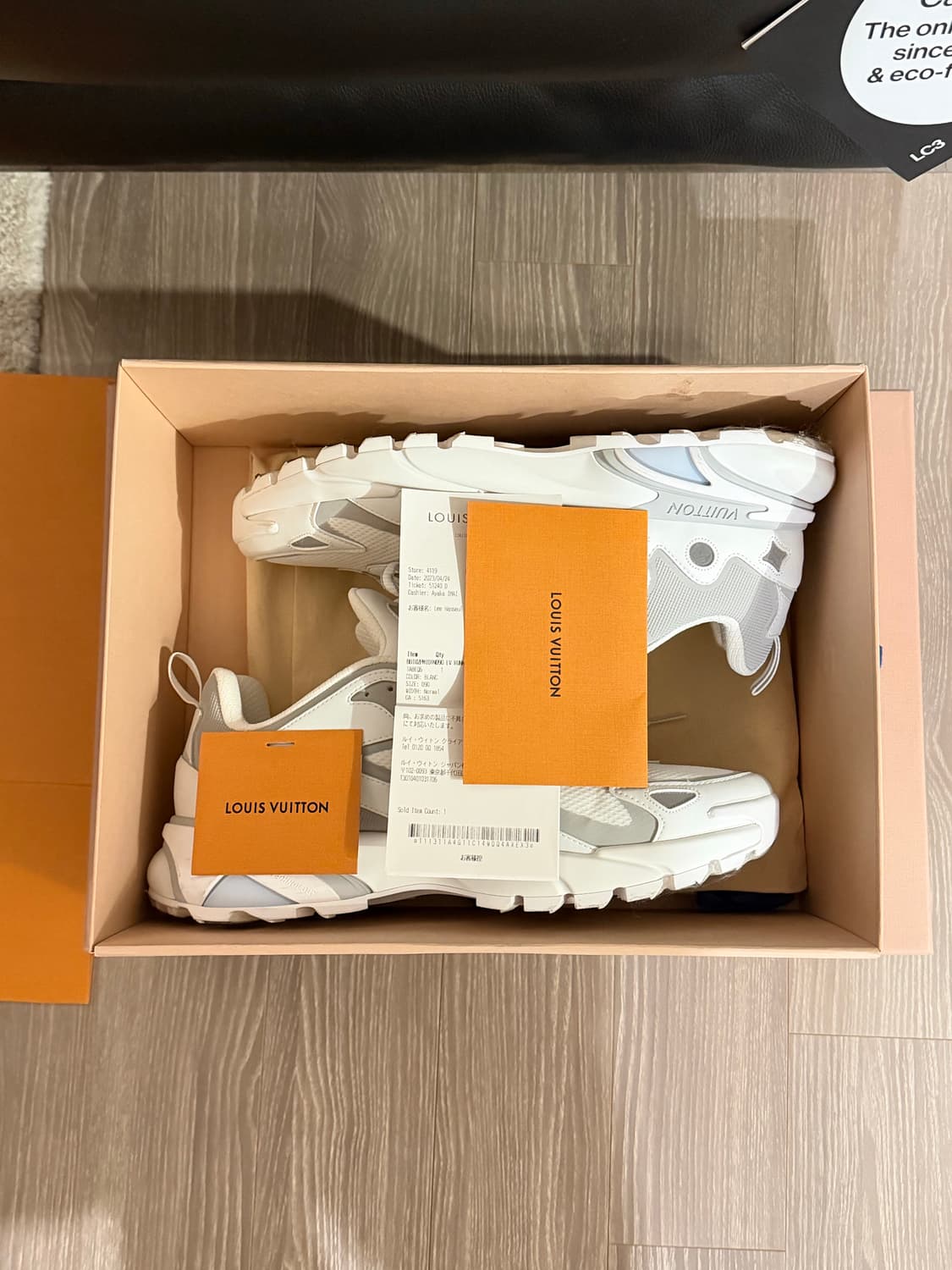 루이비통 러너 태틱 스니커즈 화이트 9  상품이미지1