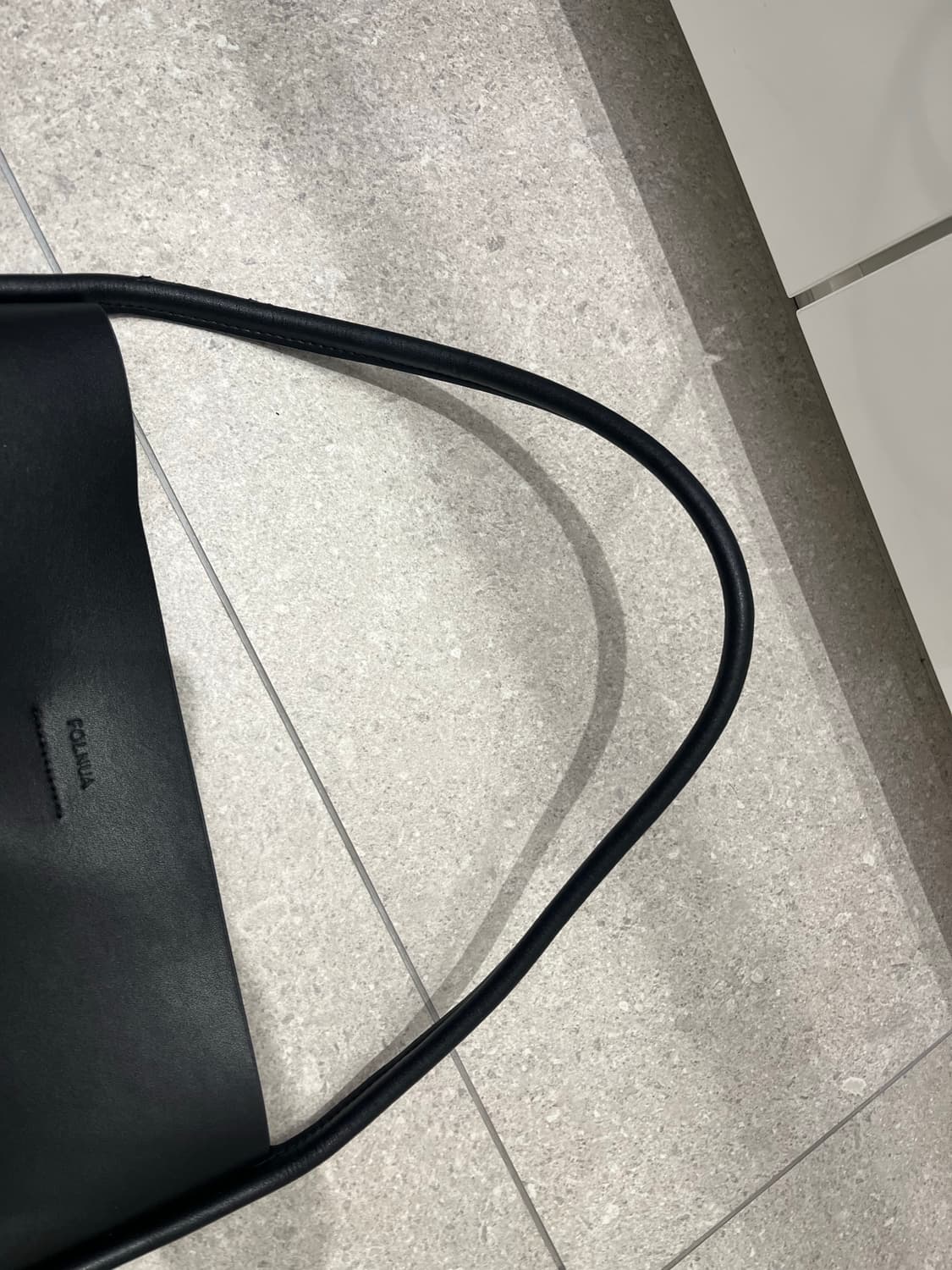 폴뉴아 보틀백 블랙 상품이미지4