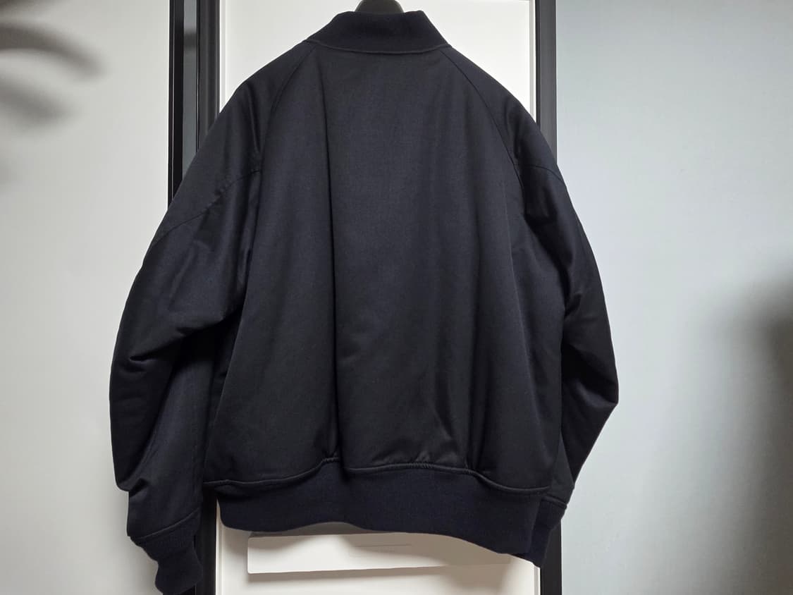 아프레쎄 실크 패딩 자켓 24aw 다크네이비 상품이미지2