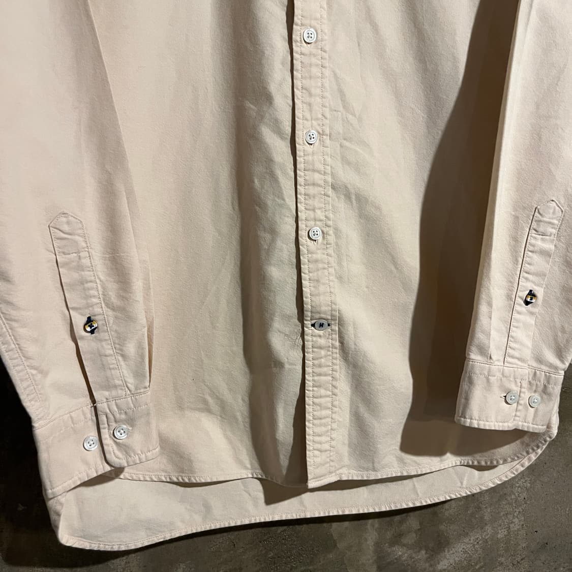 헤지스 코튼 솔리드셔츠 상품이미지3