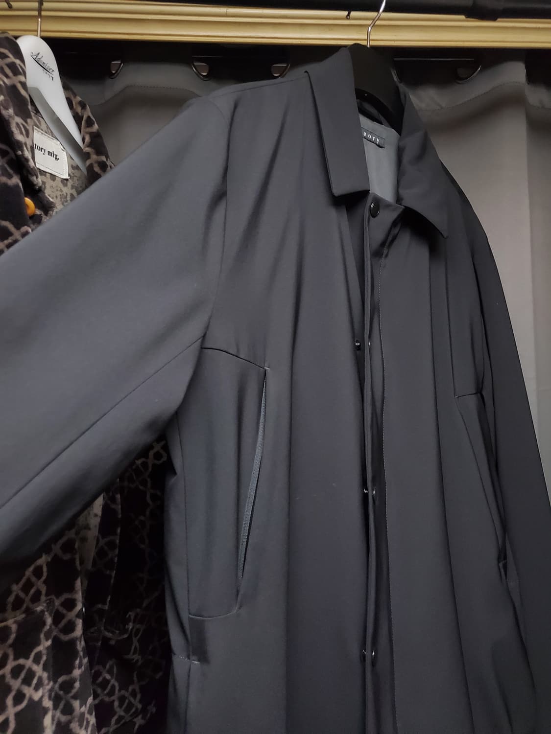 띠어리 남성 블랙 쉘코트  상품이미지3