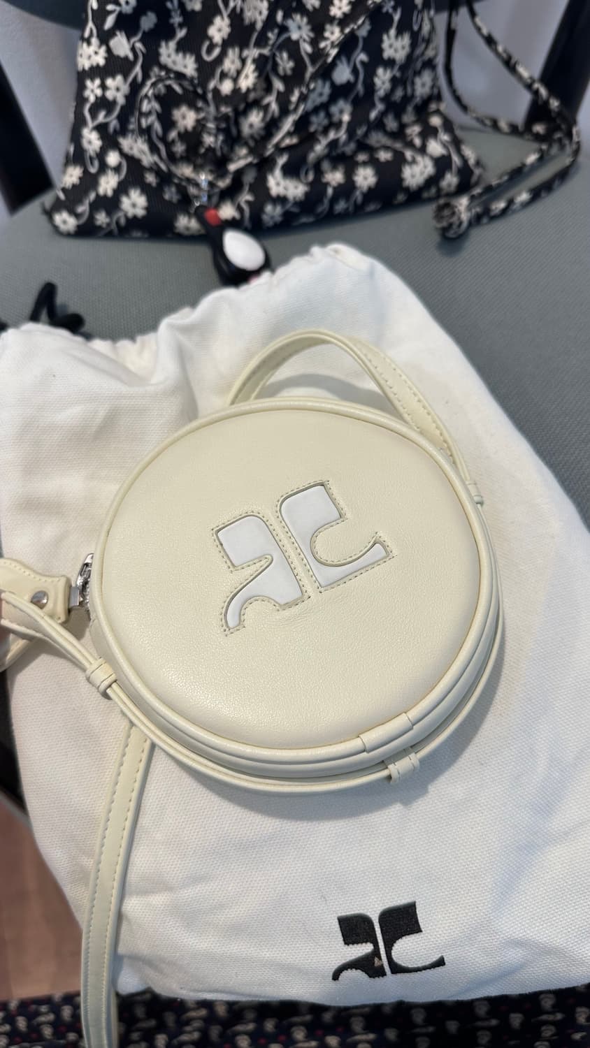 꾸레쥬 펄스백 상품이미지1