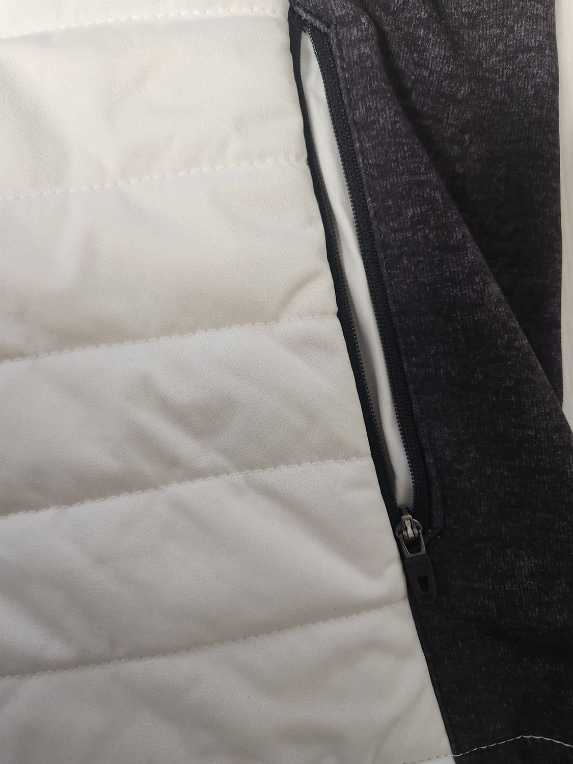 푸마 윈드브레이커 기모 자켓 사이즈L

오염 하자 없이 깨끗해요

겨울  상품이미지6