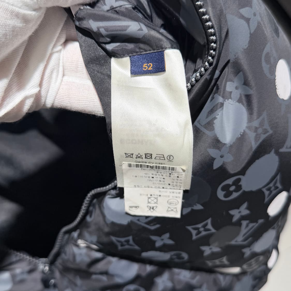 (A+/52) / 루이비통 X 쿠사마 모노그램 페인트 닷 다운 패딩 자켓 상품이미지7
