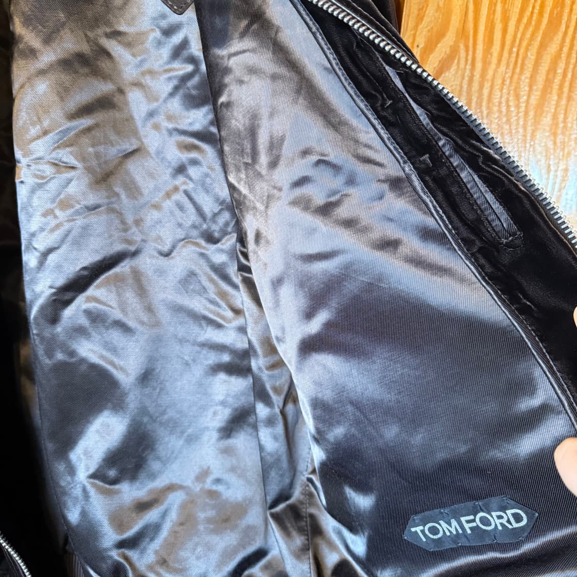 새상품) 톰포드 2024 f/w 시퀸 벨벳 카프레더 보머 자켓 상품이미지10