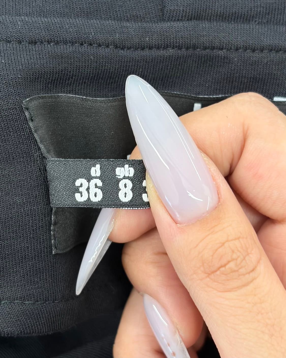 러브 모스키노 블랙 사이드 지퍼 크롭 후드 집업  상품이미지8