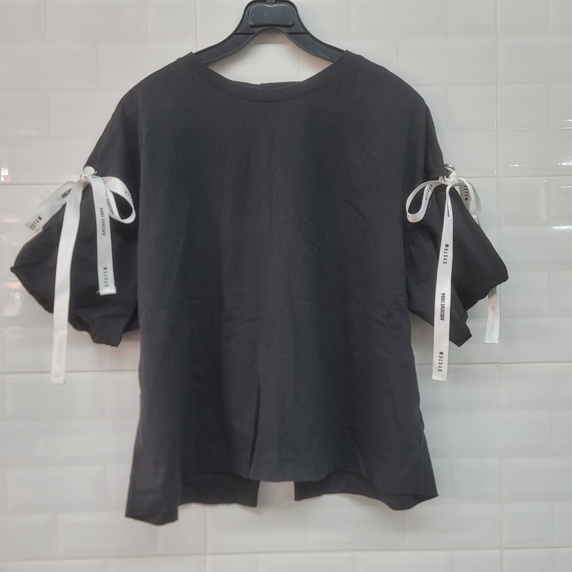 시스템 블랙 리본 포인트 티셔츠 상품이미지1