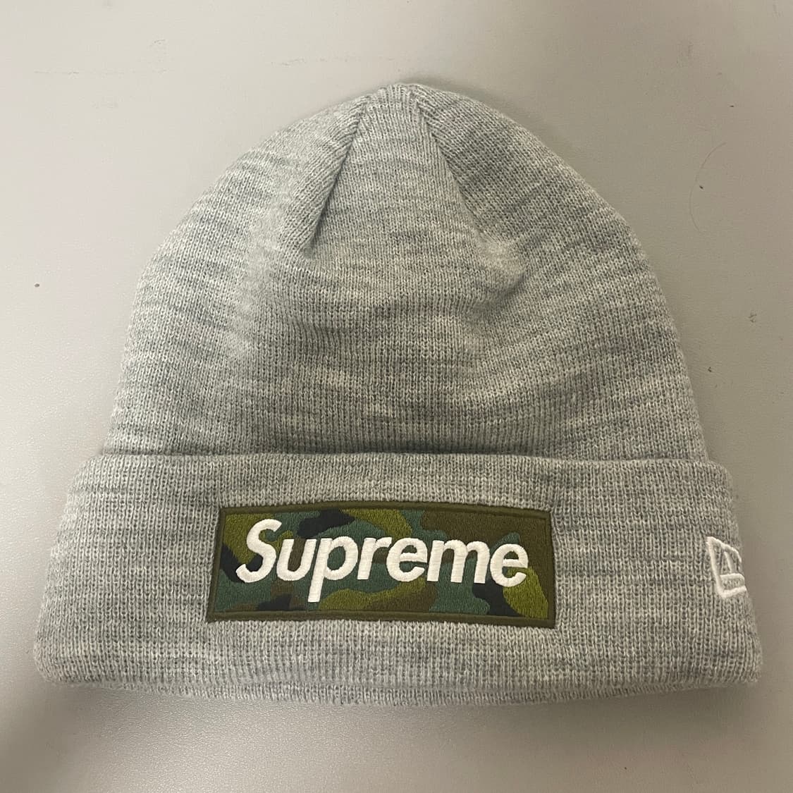 슈프림 뉴에라 박스로고 비니 헤더 그레이 - 23FW 상품이미지1