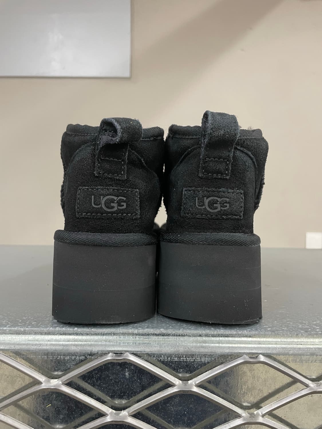 어그 클래식 울트라 미니 플랫폼 230 상품이미지3