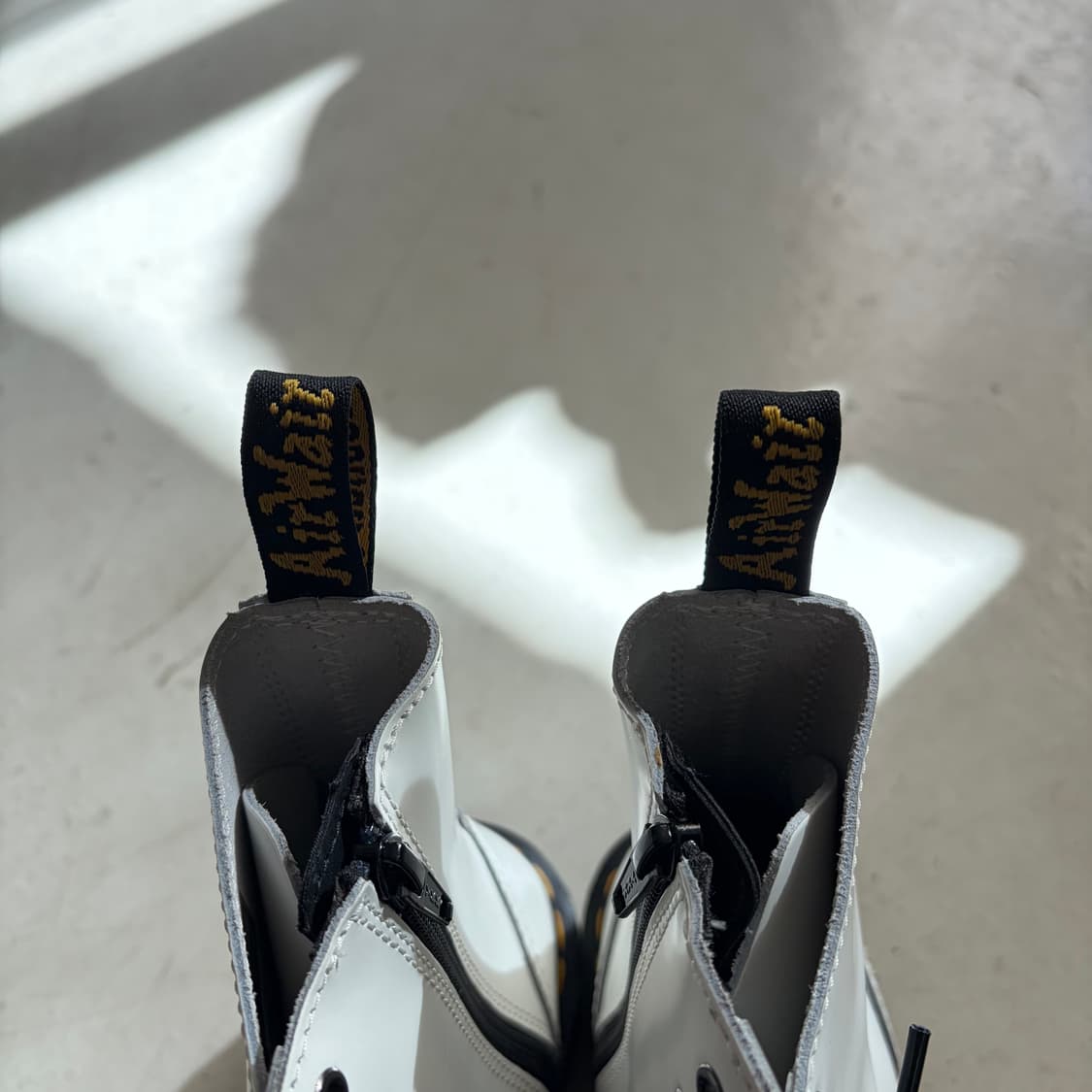 닥터마틴 제이든 폴리시드 스무스 8홀 부츠 상품이미지5