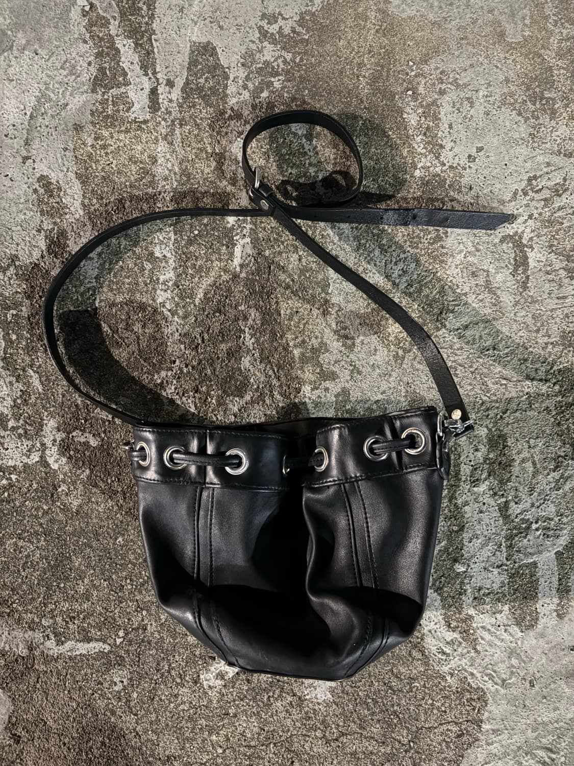 Vivenne Westwood Vegan Leather Cross Bag 상품이미지4