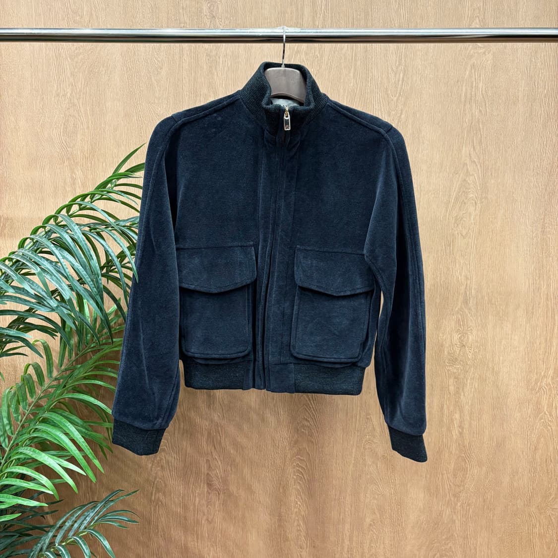 랑방 하이넥 집업 자켓 클래식 미니멀 벨벳 원단 니트 시보리 디테일 블랙 상품이미지1