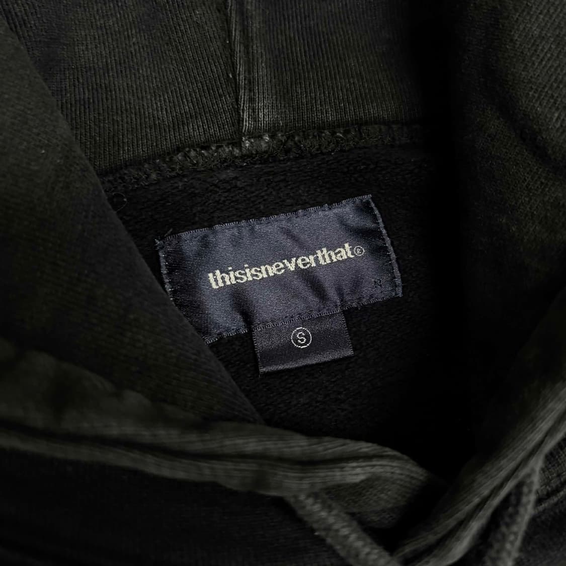 디스이즈네버뎃 T로고 블랙 스웨트셔츠 후드티(S) 상품이미지4