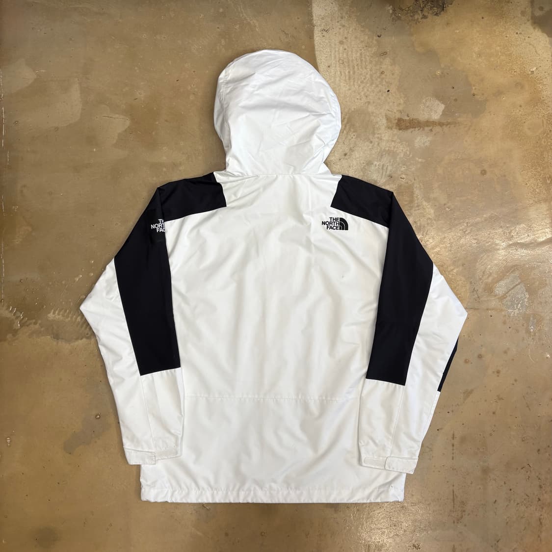 M 새상품 노스페이스 블랙 화이트 배색 바람막이 상품이미지3
