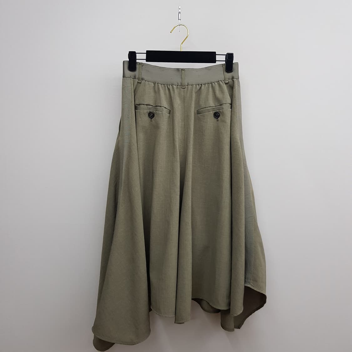 한섬 시스템 2023 언밸런스 헴 백밴딩 스커트 64-94사이즈 상품이미지4