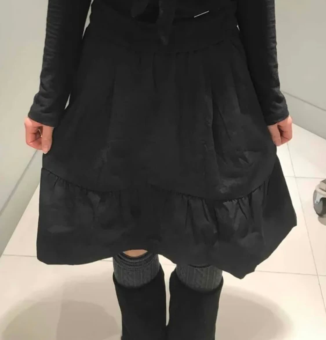 치키포니 셔링 밴딩 미디스커트 블랙 상품이미지2