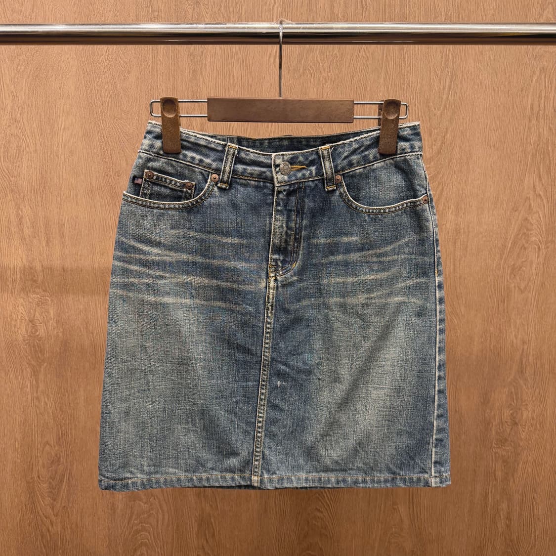 폴로 진스 데님 미니 스커트 빈티지 워싱 레더 패치 디테일 중청 상품이미지2
