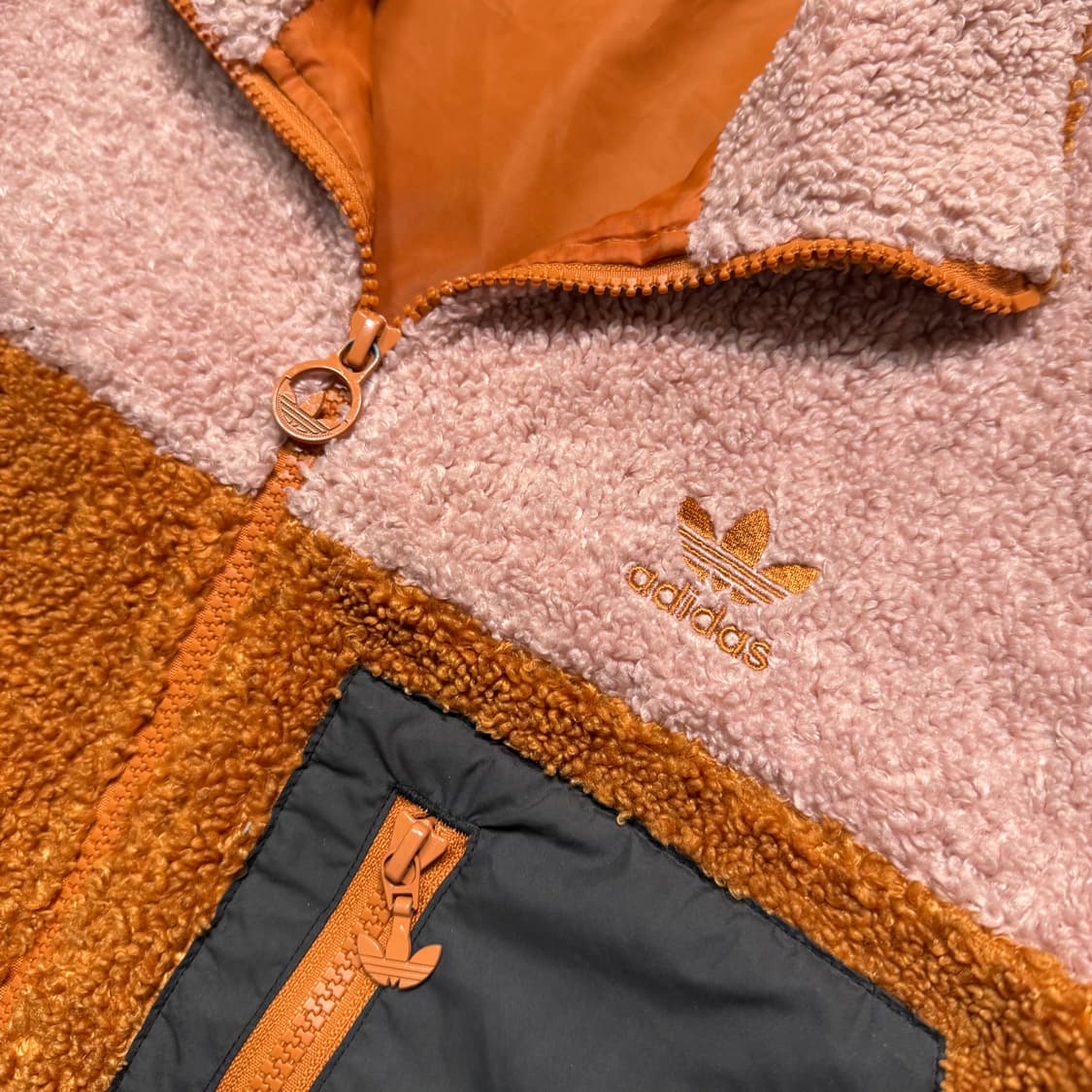 Name : 아디다스 시그니처로고 배색컬러 투웨이 쉐르파 후리스 :)  상품이미지4