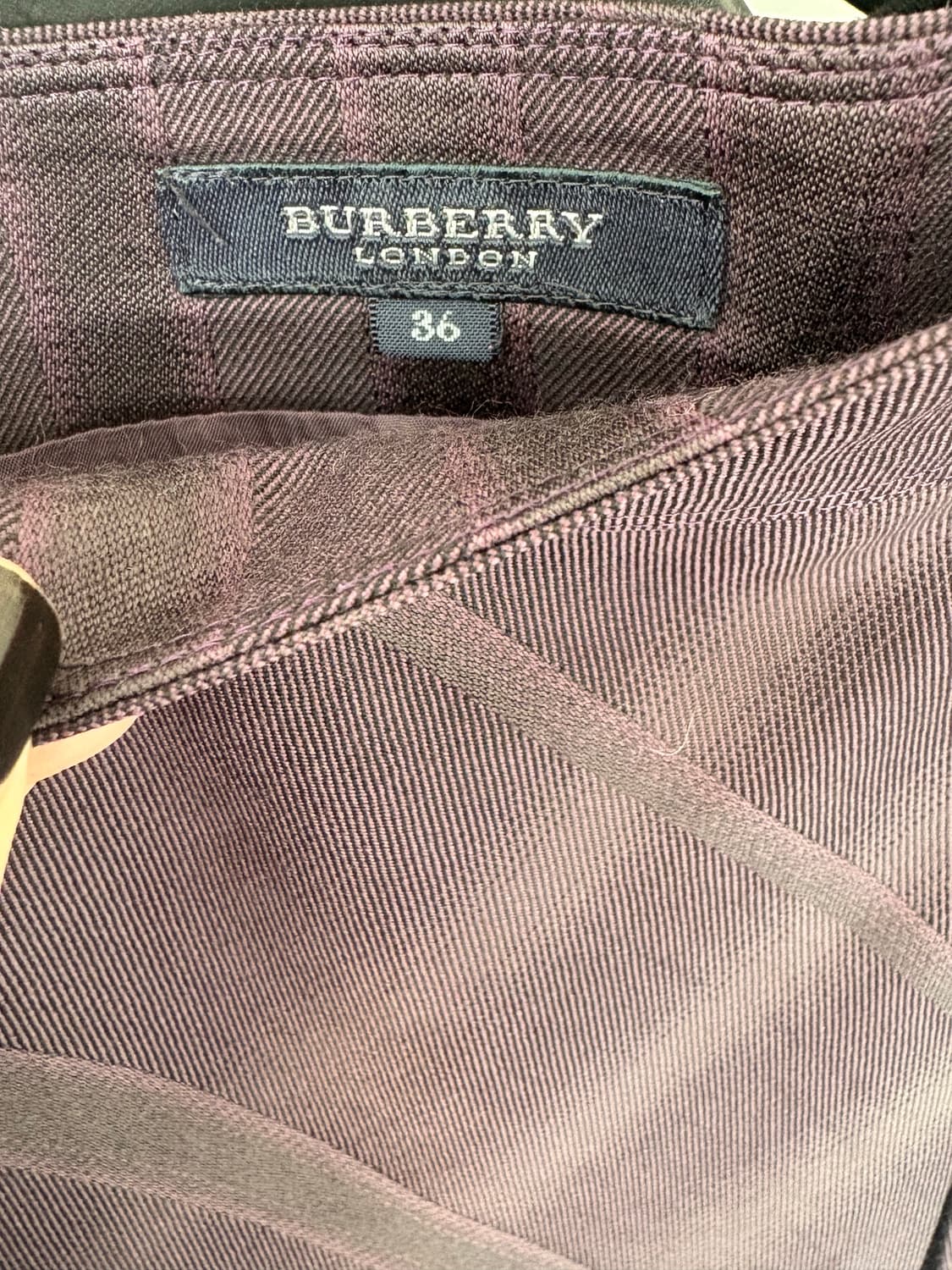 버버리 미디스커트 상품이미지2