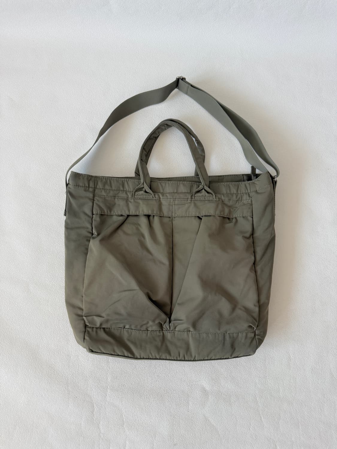 유니클로 씨(UNIQLO C) 헬멧백 상품이미지1