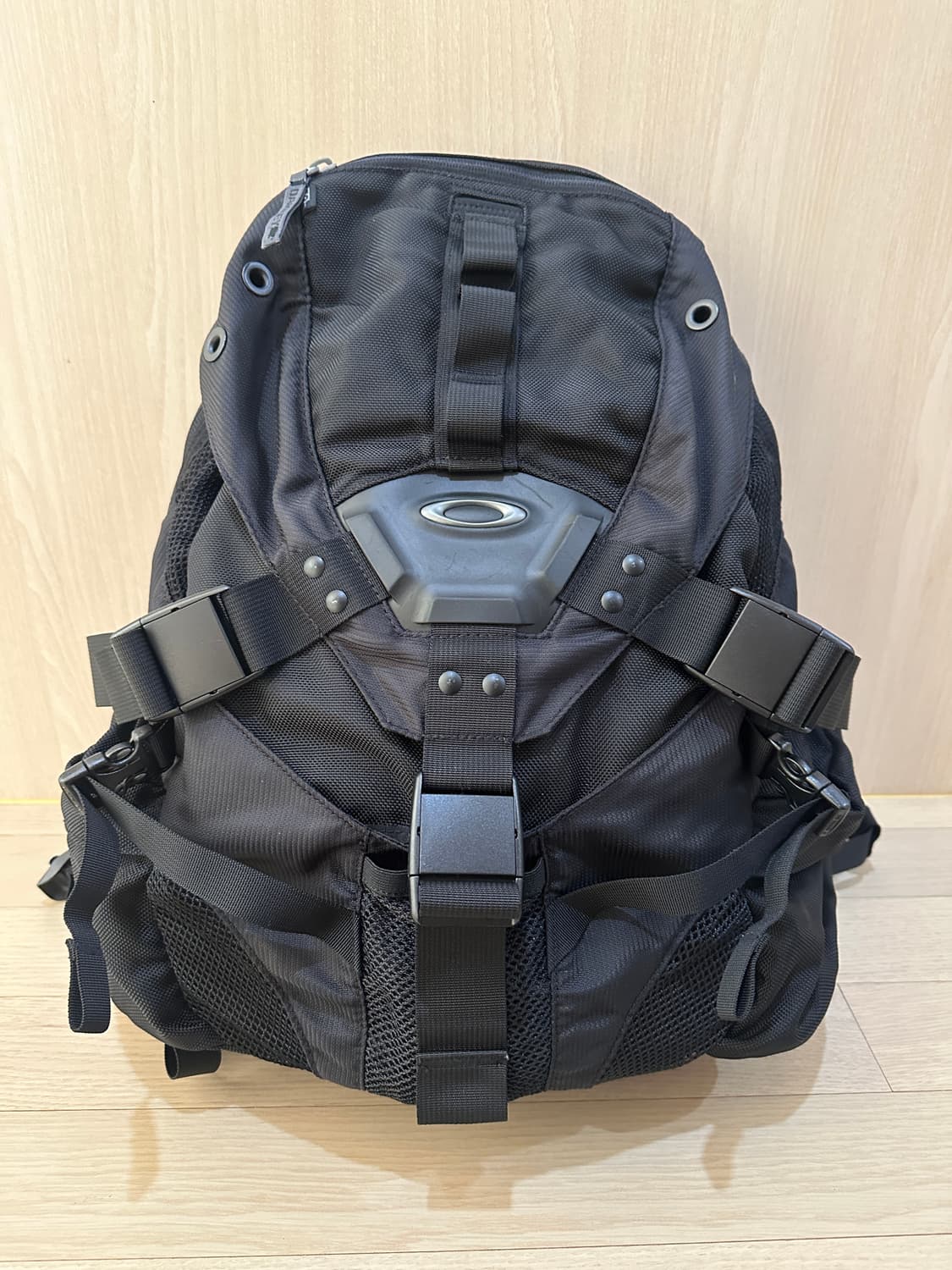 오클리 아이콘 3.0 테크니컬 백팩 블랙 상품이미지1