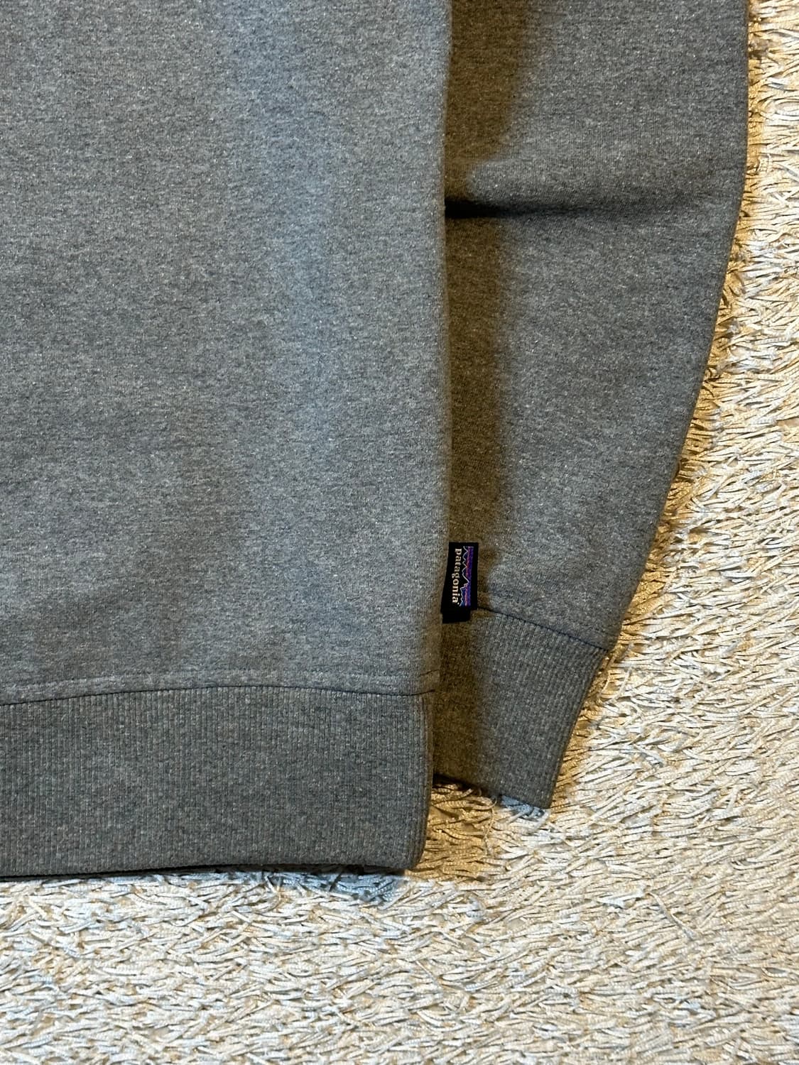 파타고니아 PATAGONIA P-6 스몰패치 맨투맨 그레이 상품이미지3