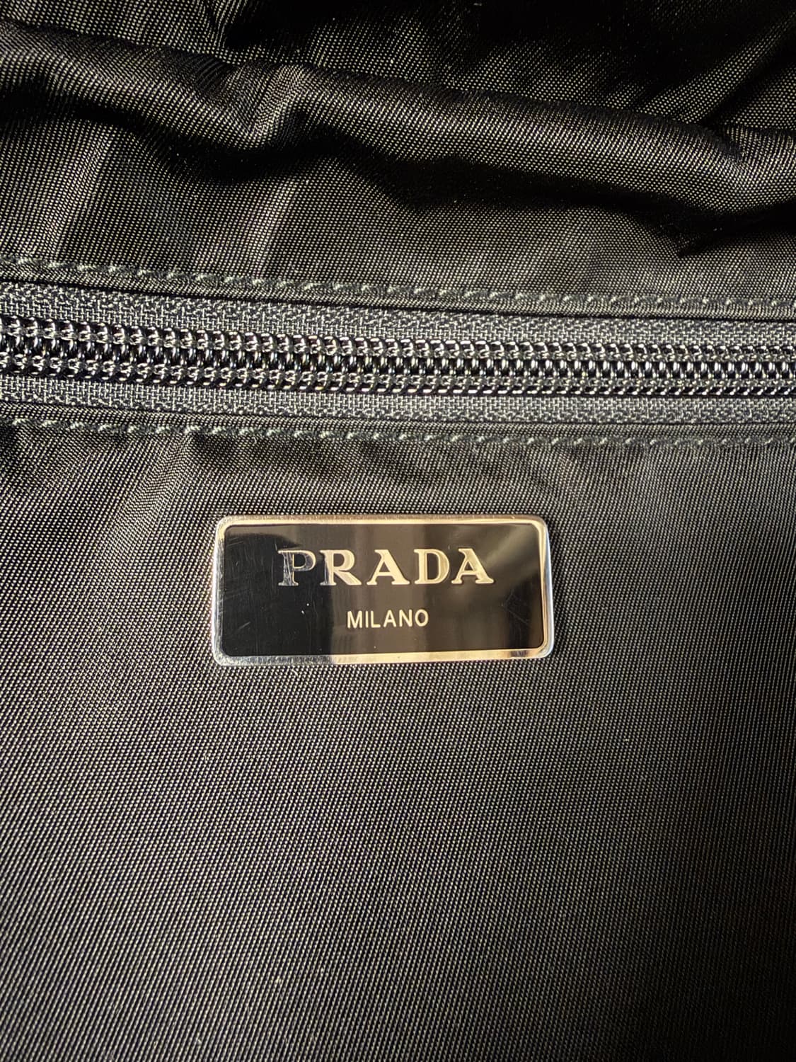 PRADA 바이커백 2VH991 블랙 라지사이즈 상품이미지3