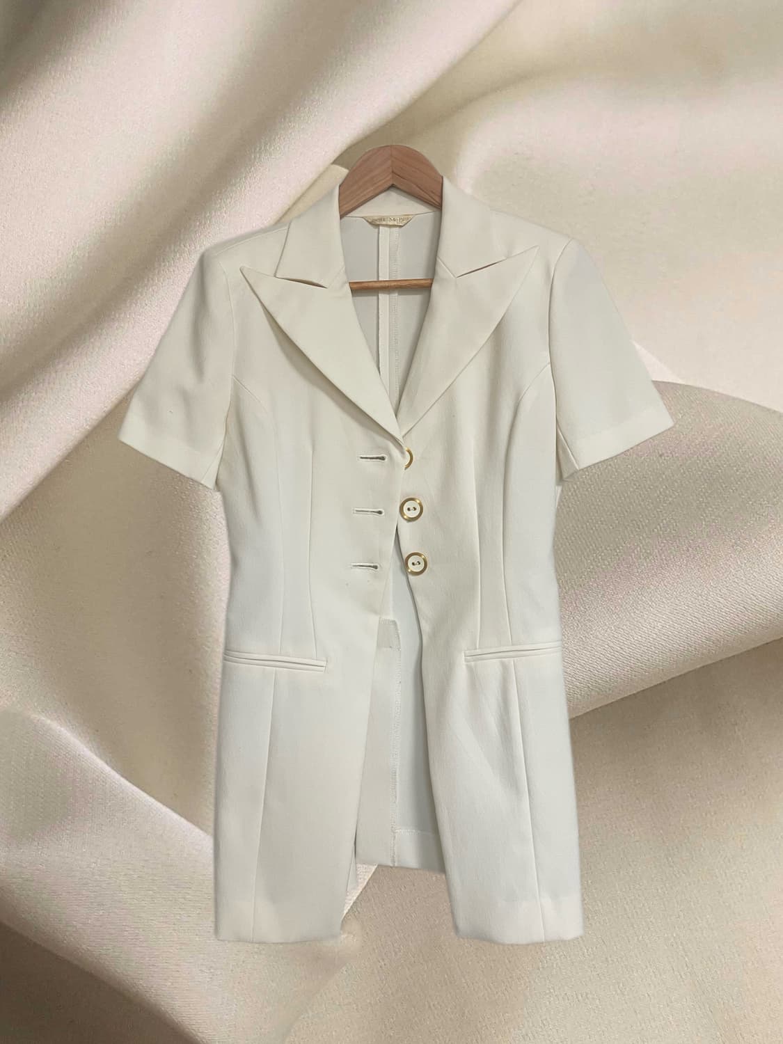 Vintage white half jacket 후루츠패밀리