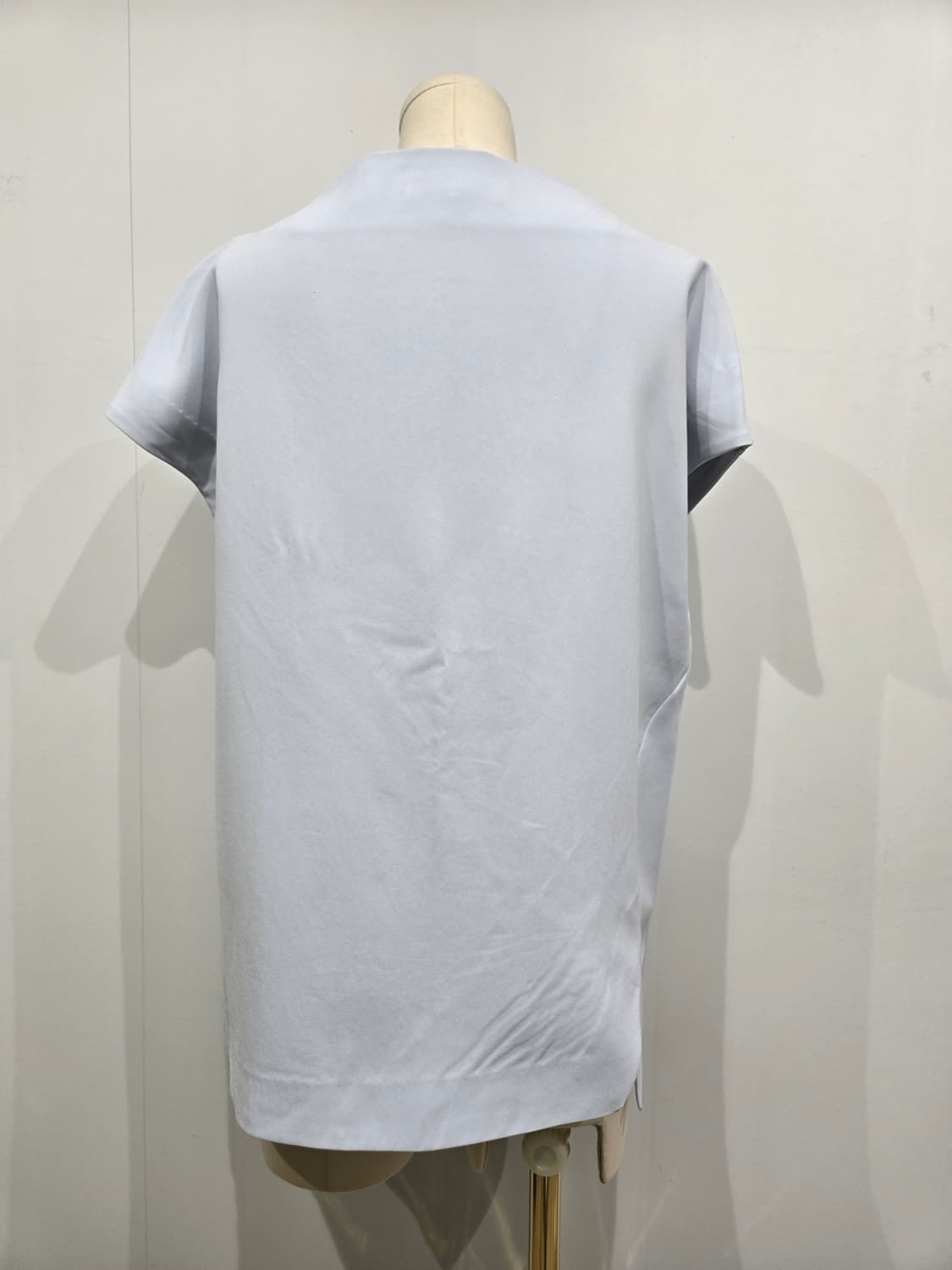 엔폴드 언발란스 랩 스타일 블라우스 하늘색 상품이미지2