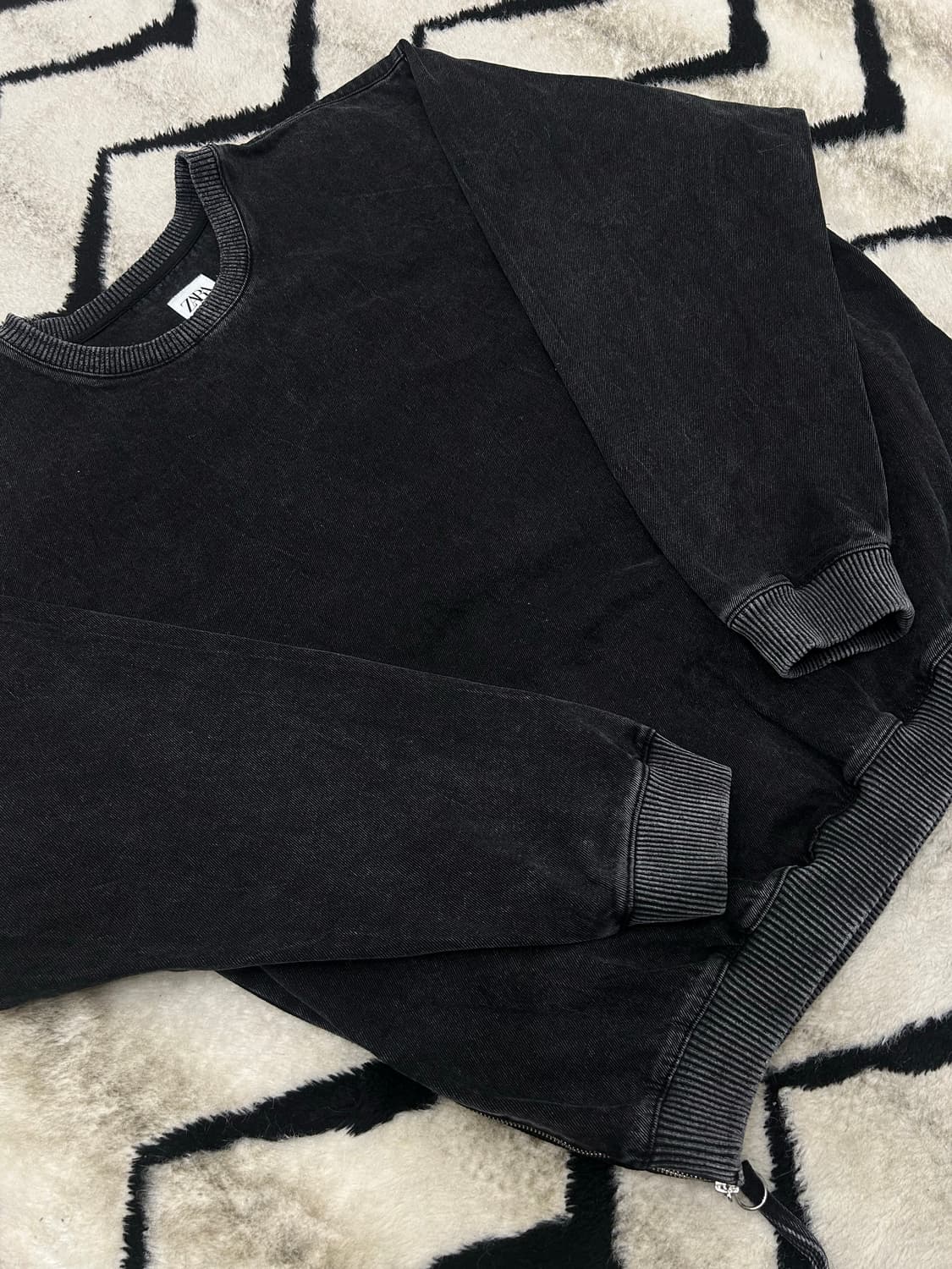 [한국2XL]ZARA 데님 흑청 워싱 맨투맨 상품이미지1