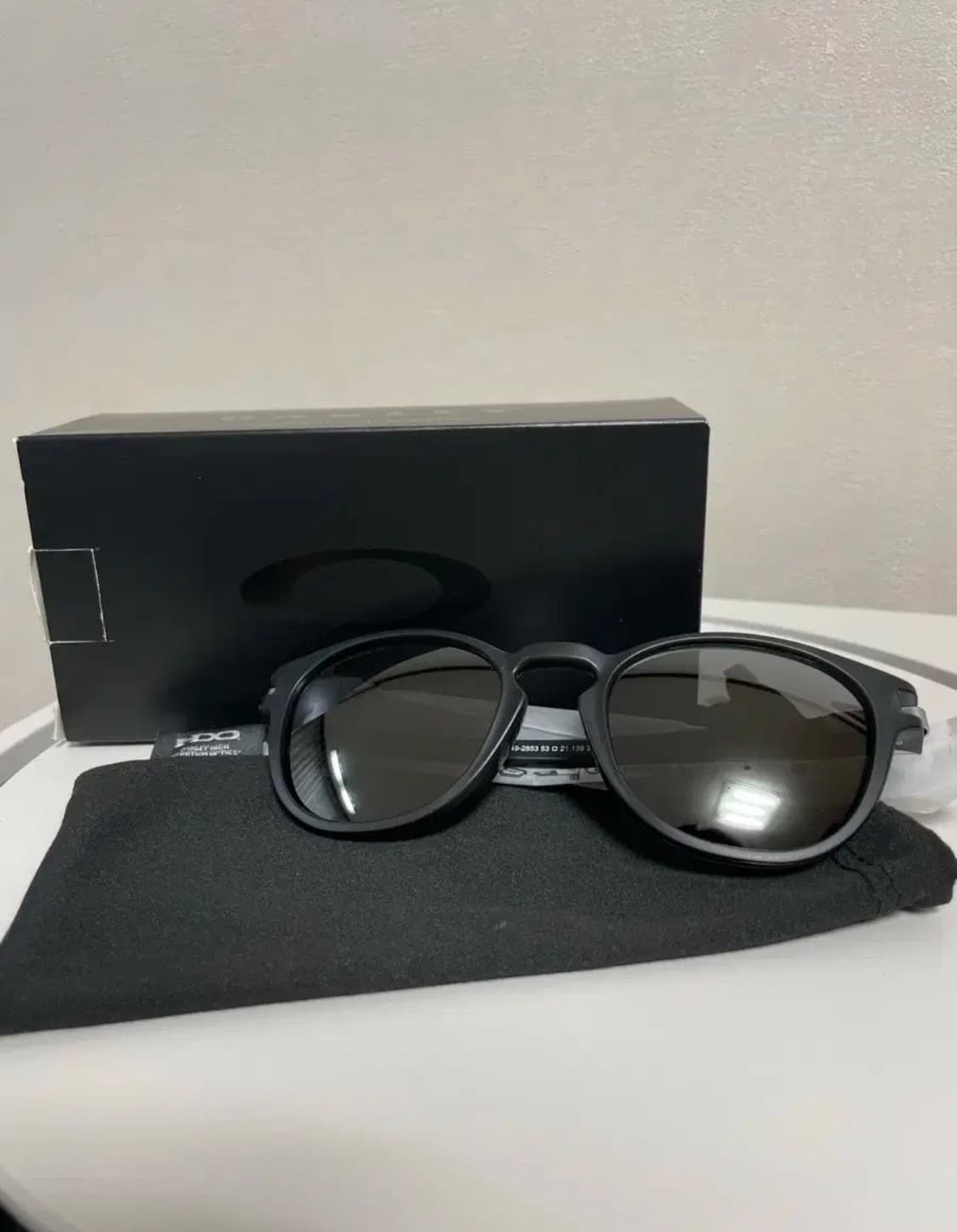 오클리 LATCH 블랙 편광선글라스 상품이미지1