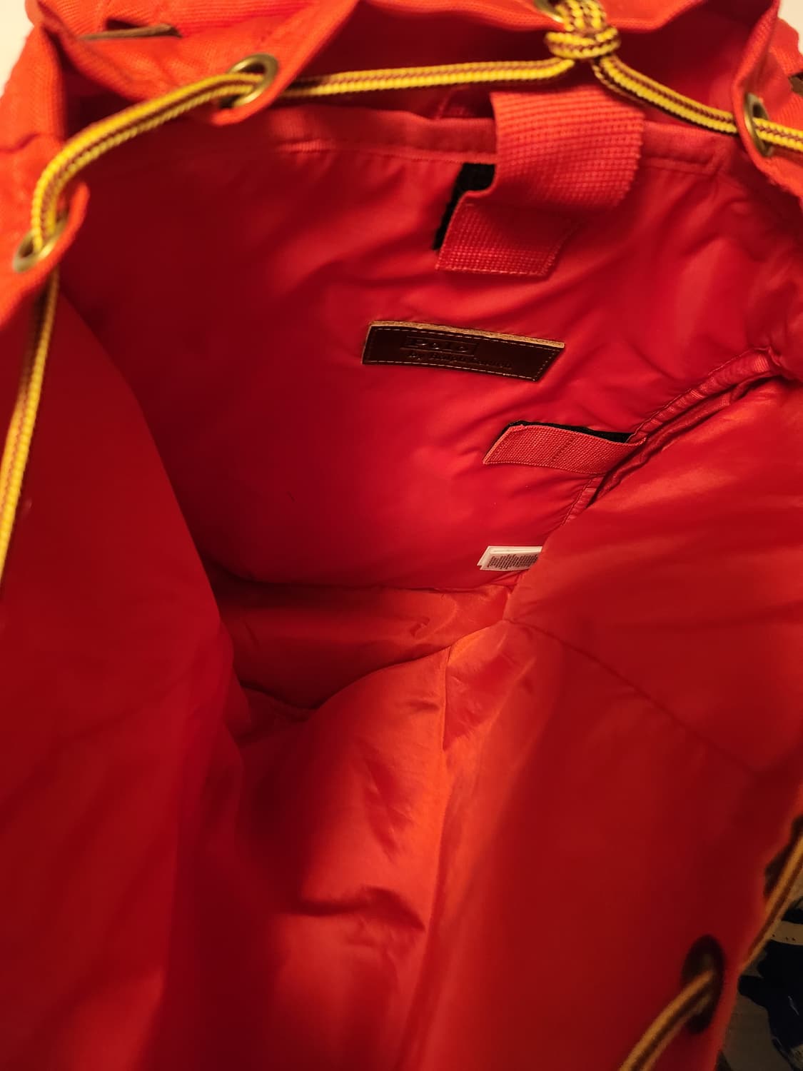 폴로 스웨이드 트림 백팩 레드 상품이미지7