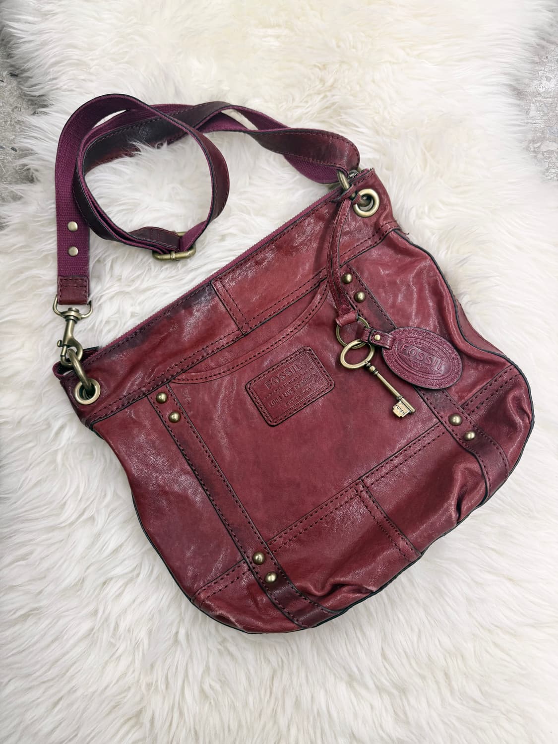 파슬 레더 로고 키 크로스백 상품이미지1