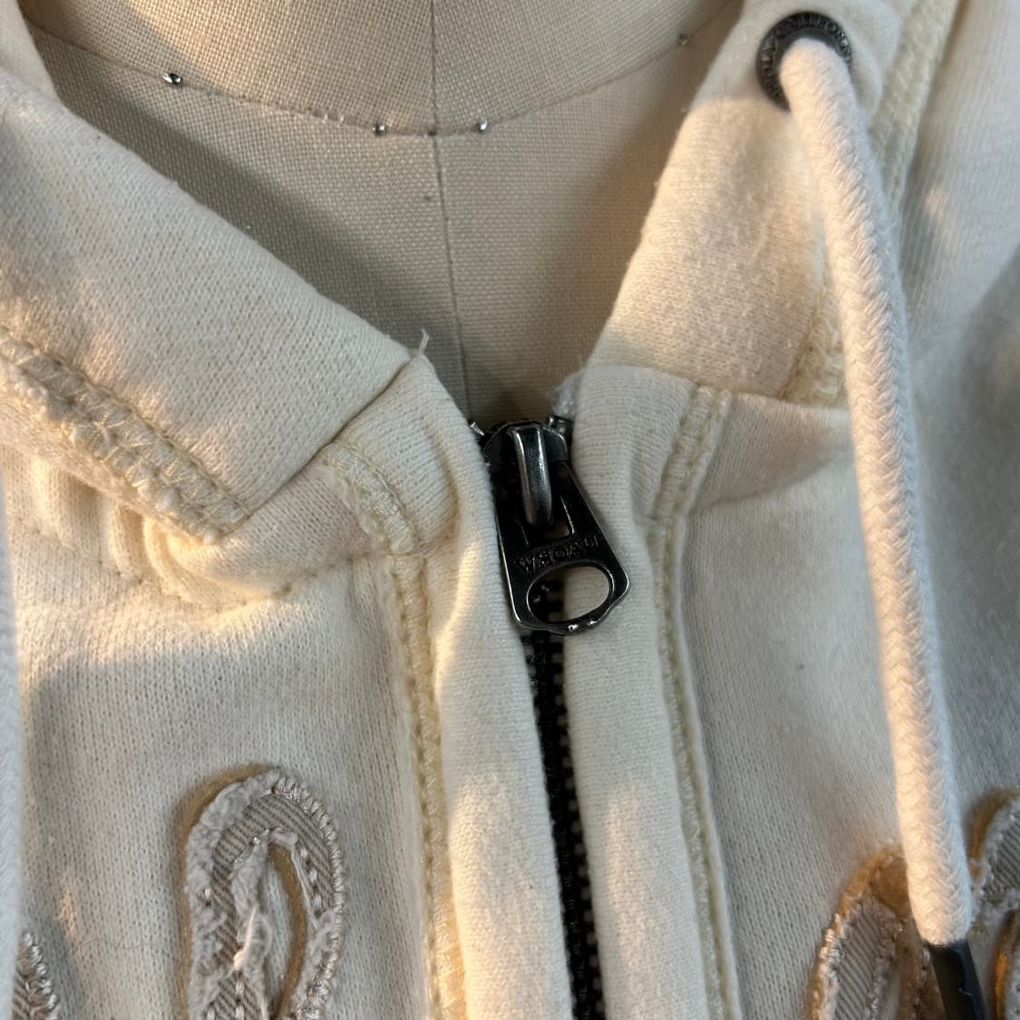 WHO.A.U White Zip-Up Hoodie 상품이미지4